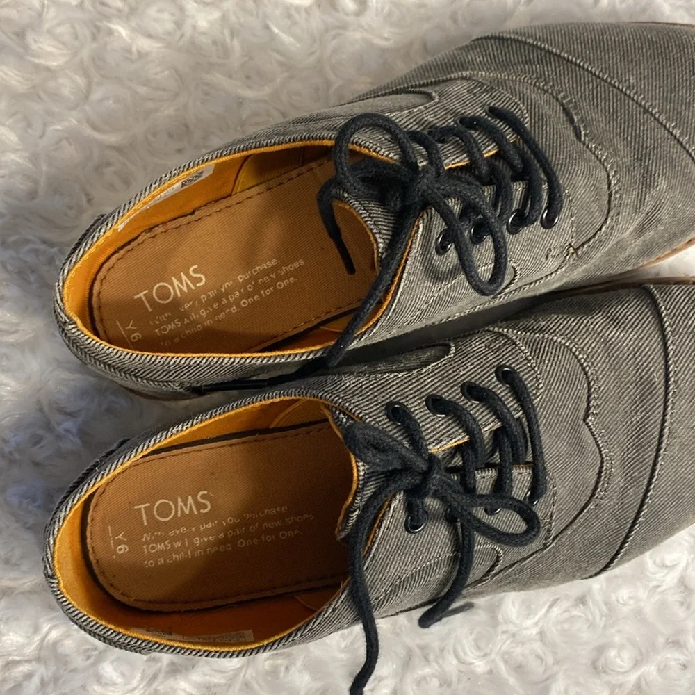 TOMS Y 6 tie loafer grey denim shoe
